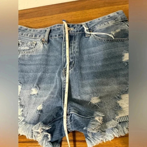 Kancan Women’s Renee High Rise Medium Wash Denim Distressed Boho Shorts Size 7 - Picture 10 of 15
